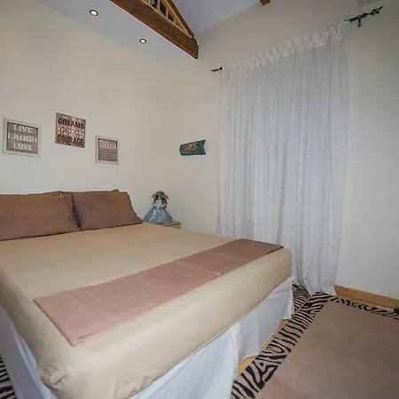 Landhuis Elena's House Mesongí